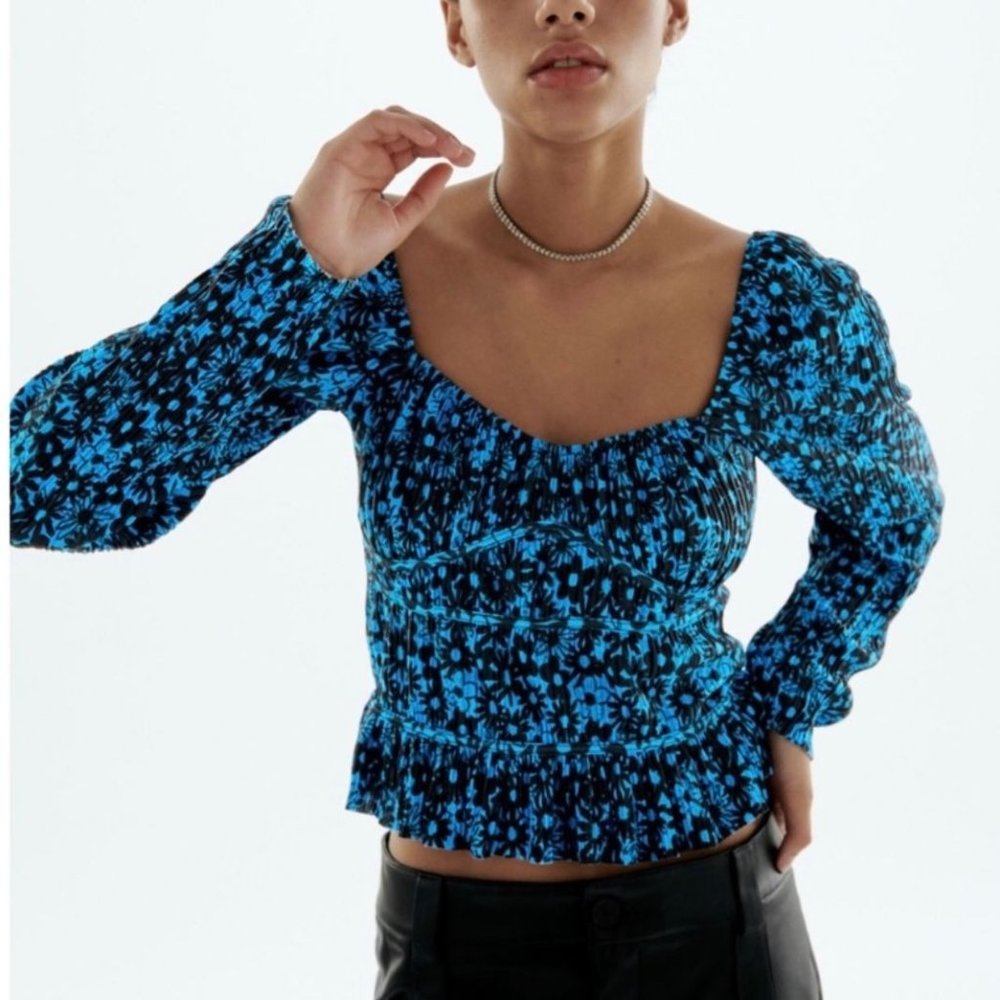 ZARA NWT Blue & Black Floral Print Cropped Smocked Long Sleeve Top Size Small